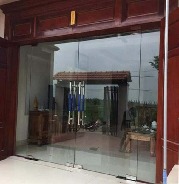 Cửa kính bản lề sàn 12mm cường lực
