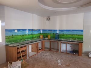 kính in hoa văn ốp bếp