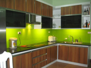 Kính sơn màu ốp bếp Phương Nam