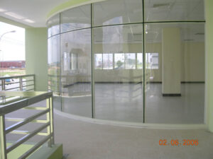 Vách kính 10mm cường lực